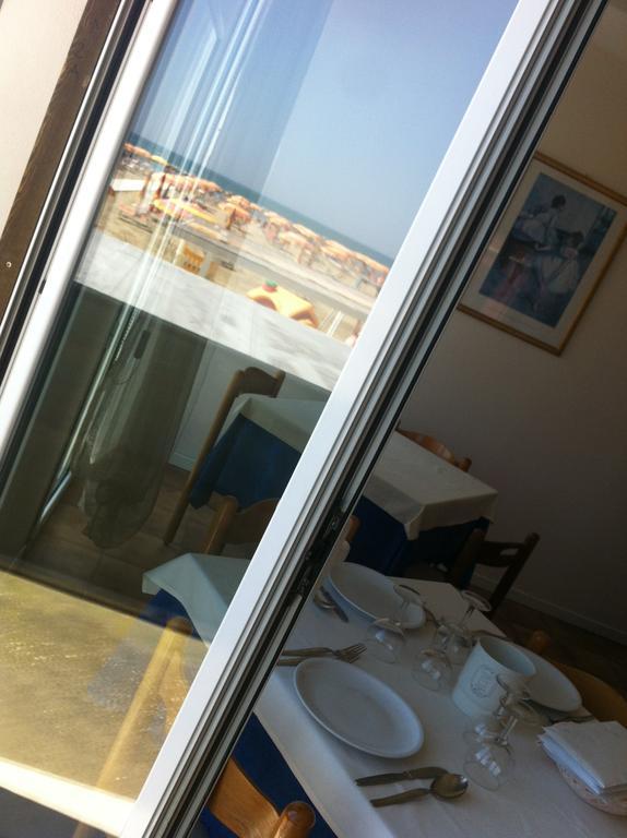 Hotel Cosmopolita Rimini Bagian luar foto