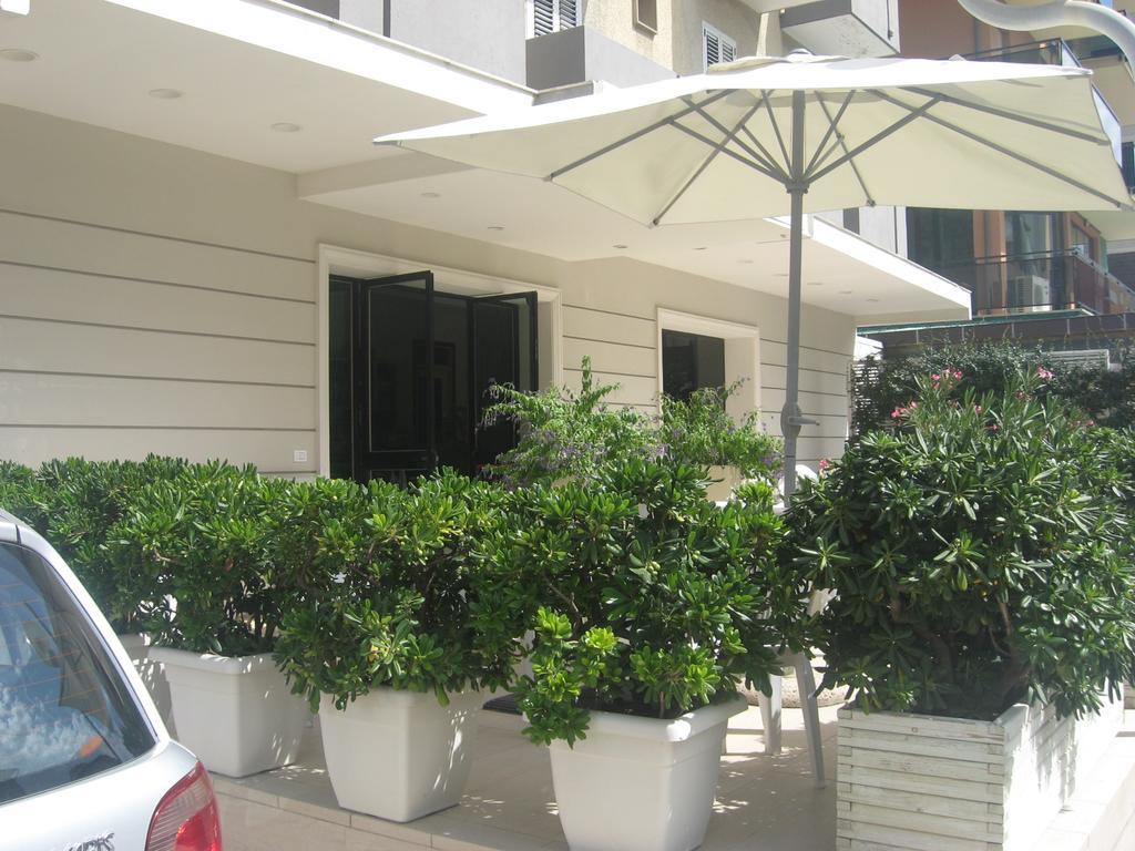 Hotel Cosmopolita Rimini Bagian luar foto