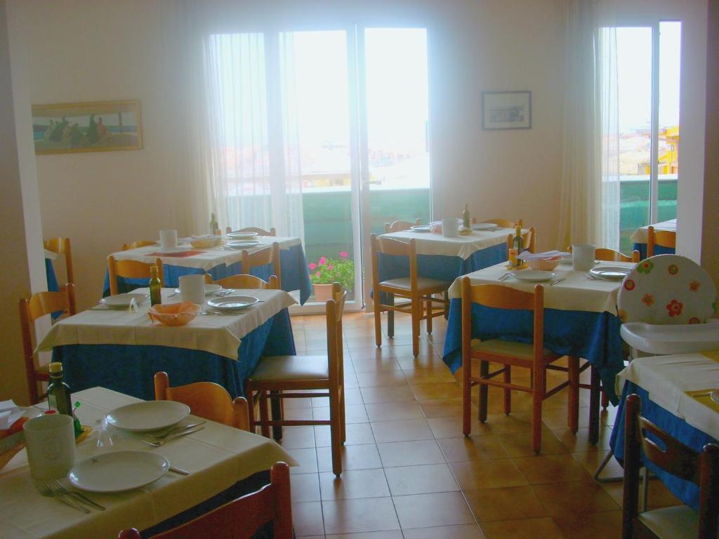Hotel Cosmopolita Rimini Bagian luar foto