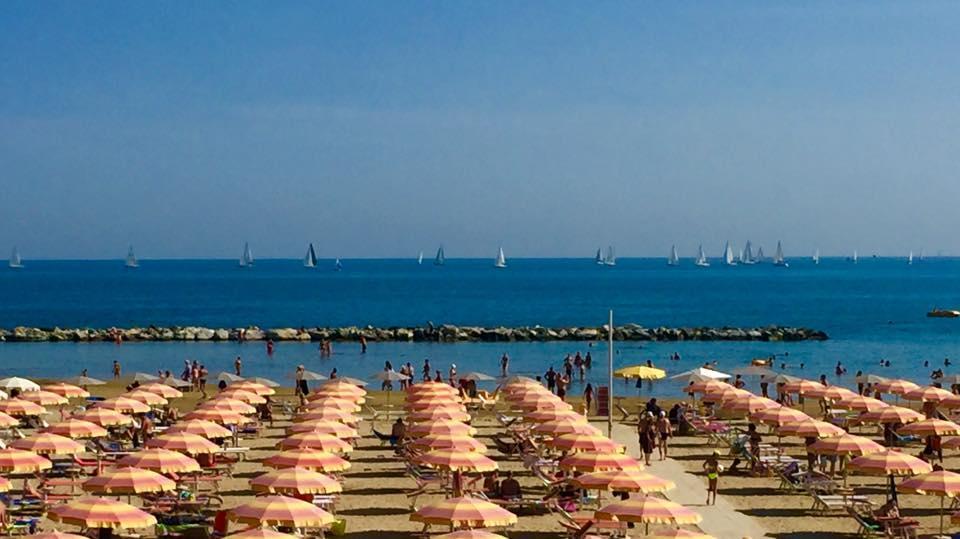 Hotel Cosmopolita Rimini Bagian luar foto